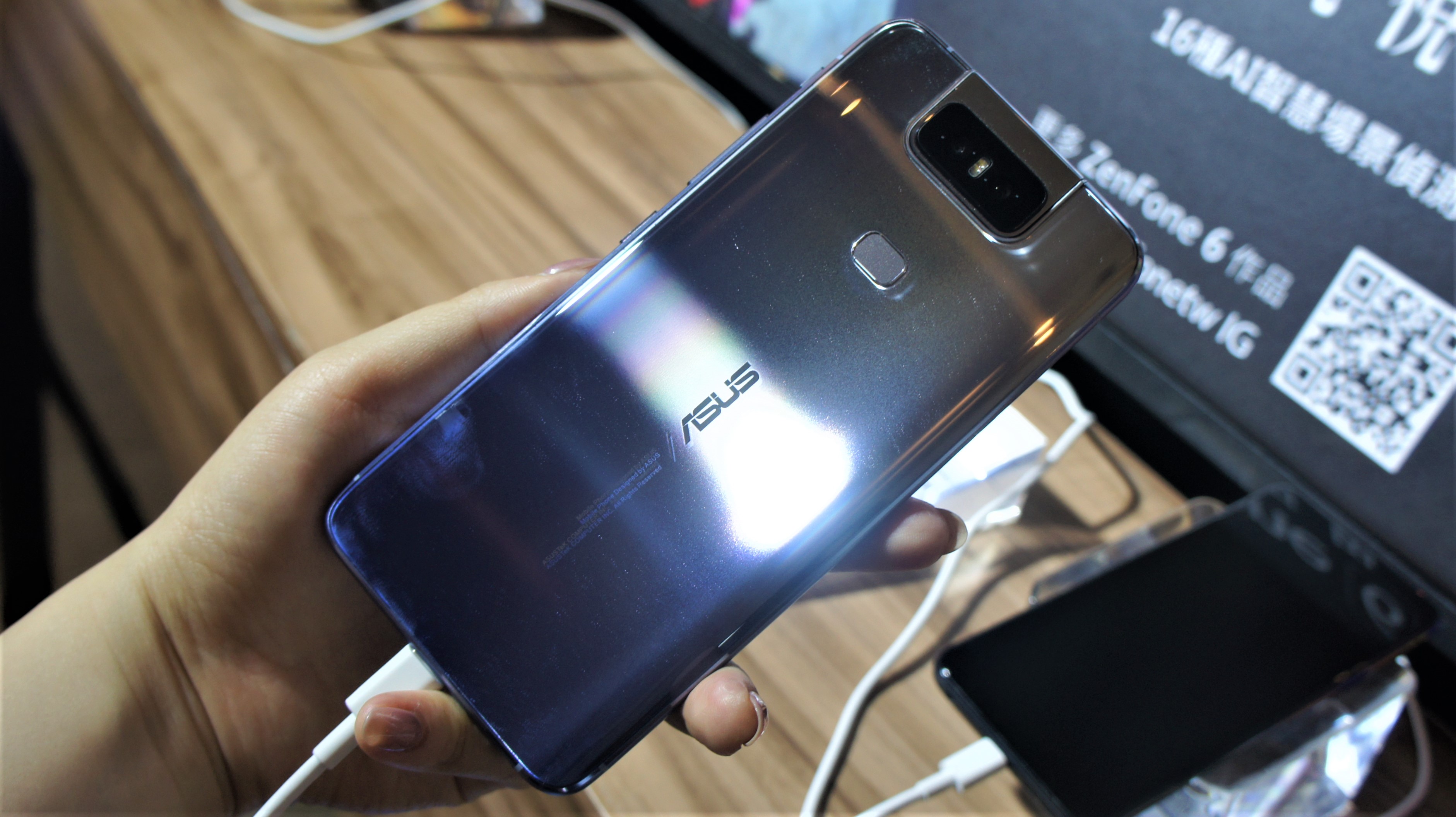 ASUS ZenFone6 快速上手體驗,DxO 自拍冠軍實拍!!! - ASUS, DxO, DxO自拍, flipCAMERA, ZenFone, zenfone6, ZENFONE6售價, 翻轉鏡頭, 華碩 - 科技狗 3C DOG