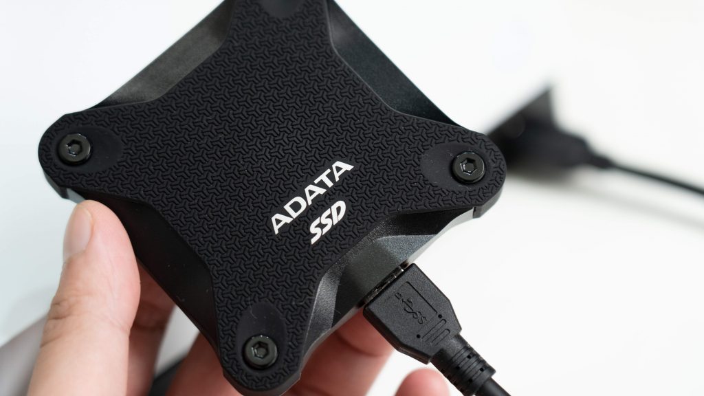 【實測體驗】外接 SSD 比較快 Xbox One X 不拆機遊戲實測 ADATA SD600Q 外接式固態硬碟開箱 - ADATA, ps4, SD600Q, ssd, xbox, XBOX ONE X, 外接式固態硬碟 - 科技狗 3C DOG