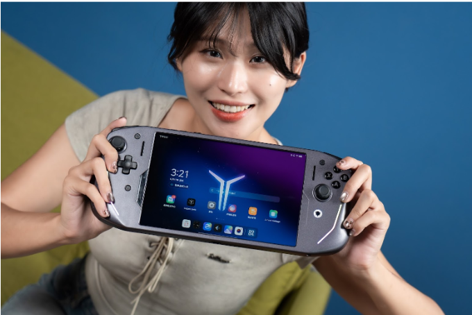 小米平板最強對手?臺灣沒賣的聯想 Legion Y700 四代評測:G9 手把合體、輕薄電競平板、Snapdragon 8 Elite 效能猛爆!災情、優缺點老實說|科技狗 - G9 手把, LENOVO, S8 Elite, 掌機, 聯想, 電競平板 - 科技狗 3C DOG